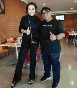 Ronny Mepet bersama Emma Waroka sebagai ibunya FERY Film Senyum Manis Love Story