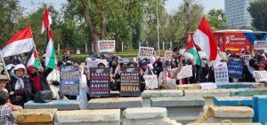 AWG Gelar Aksi Damai Solidaritas Palestina Depan Kedubes Amerika Serikat