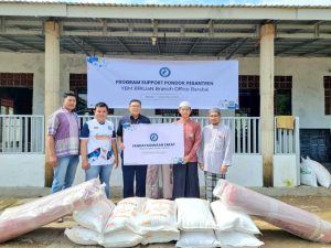 Di Penghujung Tahun 2023 YBM BRILian Branch Office Barabai Serahkan Bantuan melalui Program Support Pondok Pesantren