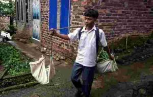 Kisah Adia, Siswa SMA yang Jualan Sayur untuk Bantu Keluarga