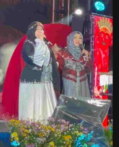 Endang S Taurina dan Ratih Purwasih bikin Panggung Malam Tahun Baru Bergoyang dengan Kugadaikan Cintaku