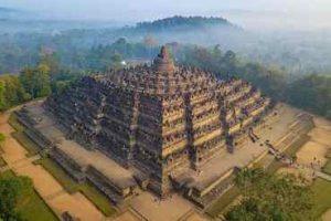 Kompleks Candi Borobudur sudah mulai menggunakan panel surya.