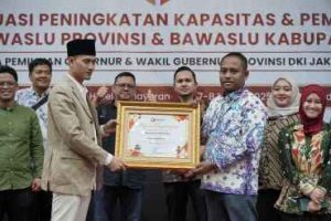 Bawaslu Jakarta Utara Raih Penghargaan Peringkat 1 Kinerja Terbaik Dalam Pelaksanaan Pengawasan Pilkada Jakarta Tahun 2024