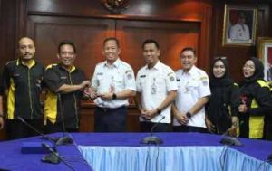 Konsisten Meningkatkan Kesehatan Warga, Wali Kota Jakut Dapat Rekan Indonesia Award.