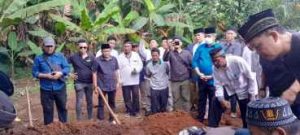 WAFAT, ADIK BURSAH ZARNUBI BUPATI LAHAT
