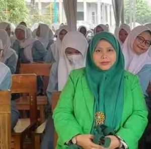 BUDAYA MEMBAGIKAN MAKANAN GRATIS DI JUMAT BERKAH