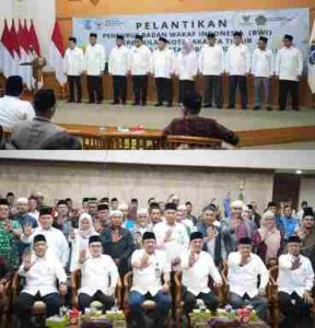 DR KH Ali Sibromalisi, MA Mengukuhkan Pengurus BWI Jakarta Timur 2025 – 2028