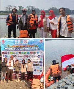 Ratusan Relawan membentangkan Bendera Merah Putih Raksasa Minggu 17 Agustus 2025