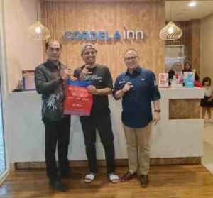 Omega Hotel Management Rayakan Hari Pelanggan Nasional dengan Cara Spesial Direksi Turun Melayani, Kopi Gratis dari Mosslife Coffee, dan Giveaway Kreatif untuk Tamu